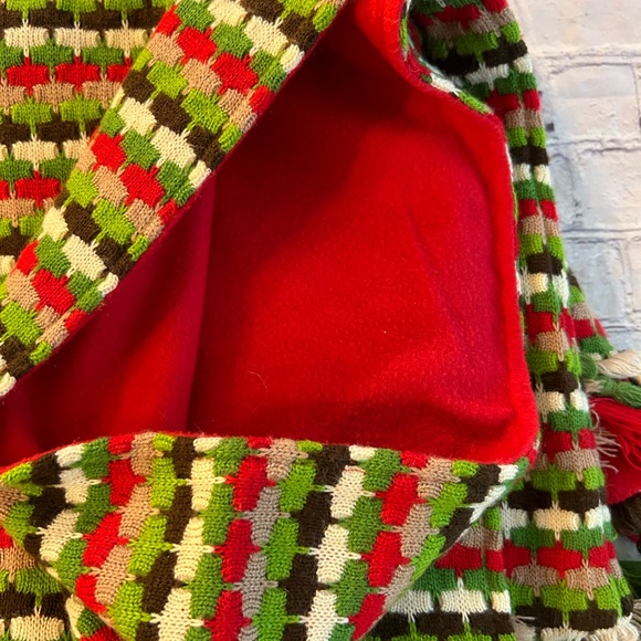 PLAID SQUARES RED/GREEN/TAN/WHITE /BROWN WITH MULTI COLORED TASSEL FRINGE THROW - Picture 4 of 6